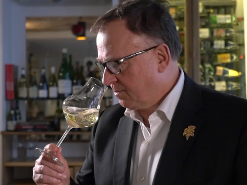 Sentir les arômes du crémant qui se dévoilent noël