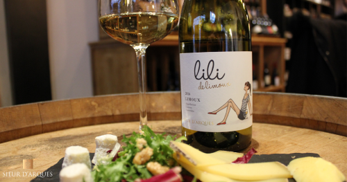 lili blanc sur ardoise